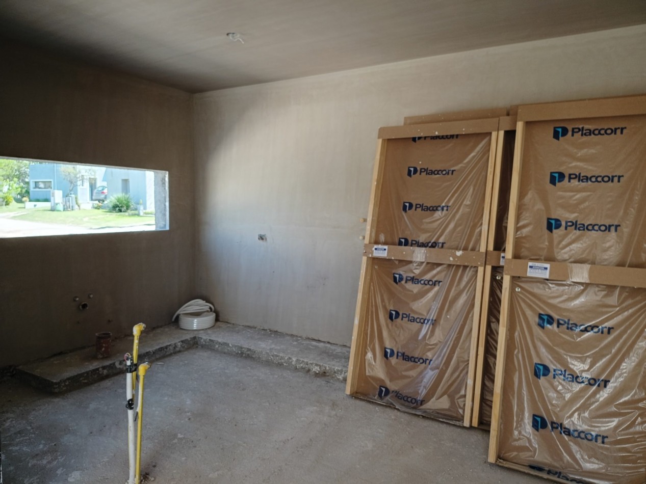 Vendo casa de 3 dormitorios a estrenar en Villa Catalina.