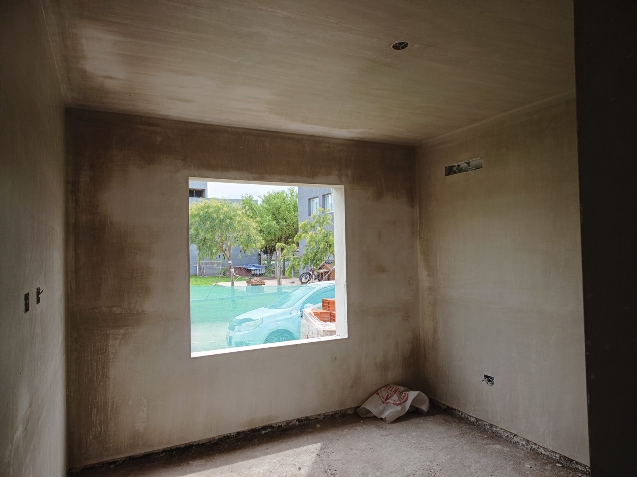 Vendo casa de 3 dormitorios a estrenar en Villa Catalina.