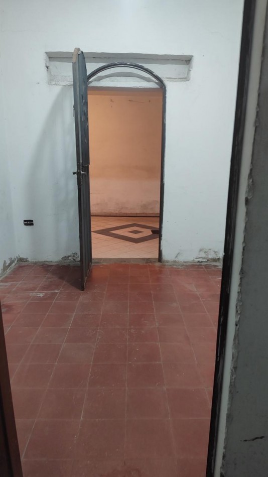 CASA EN VENTA A RECICLAR. 2 DORM. B° MARIANO MORENO. C/ESCRITURA!!!