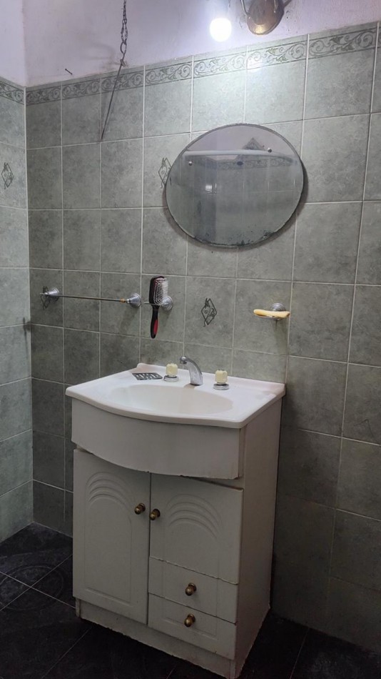 CASA EN VENTA A RECICLAR. 2 DORM. B° MARIANO MORENO. C/ESCRITURA!!!