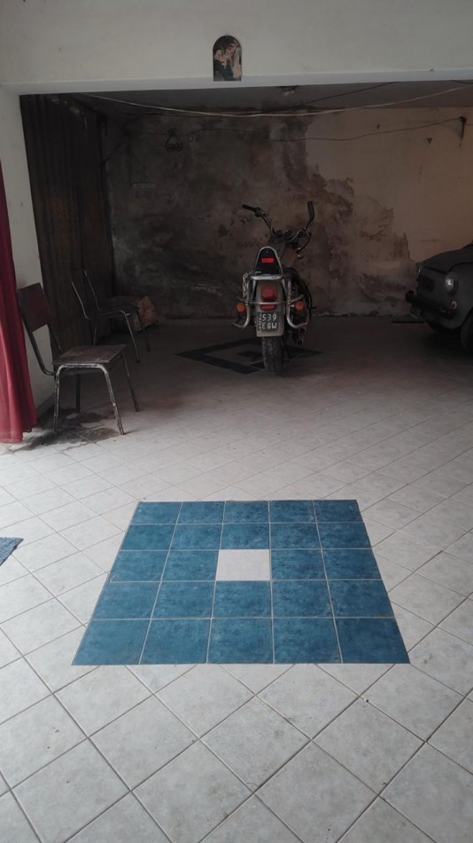 CASA EN VENTA A RECICLAR. 2 DORM. B° MARIANO MORENO. C/ESCRITURA!!!