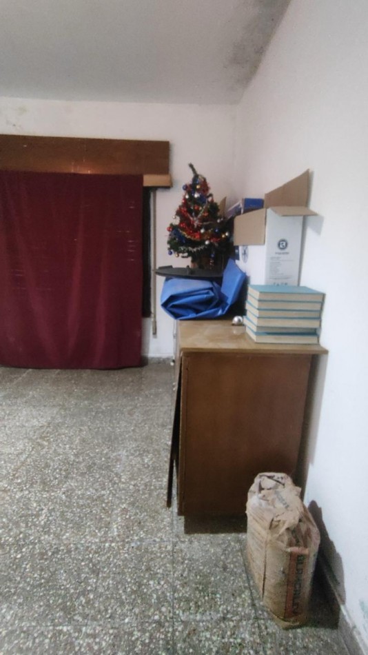 CASA EN VENTA A RECICLAR. 2 DORM. B° MARIANO MORENO. C/ESCRITURA!!!