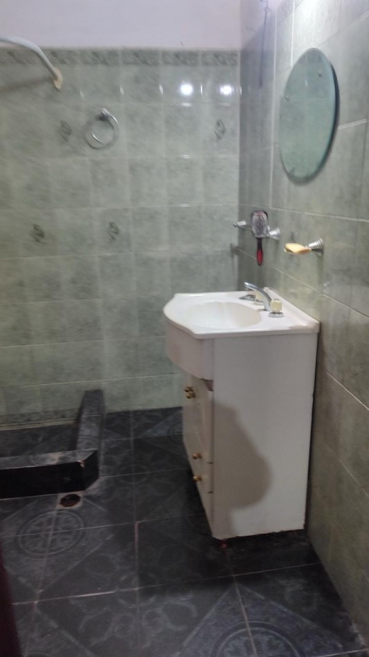 CASA EN VENTA A RECICLAR. 2 DORM. B° MARIANO MORENO. C/ESCRITURA!!!