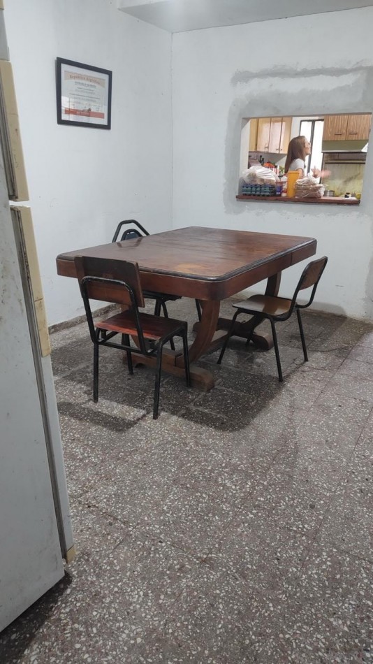 CASA EN VENTA A RECICLAR. 2 DORM. B° MARIANO MORENO. C/ESCRITURA!!!