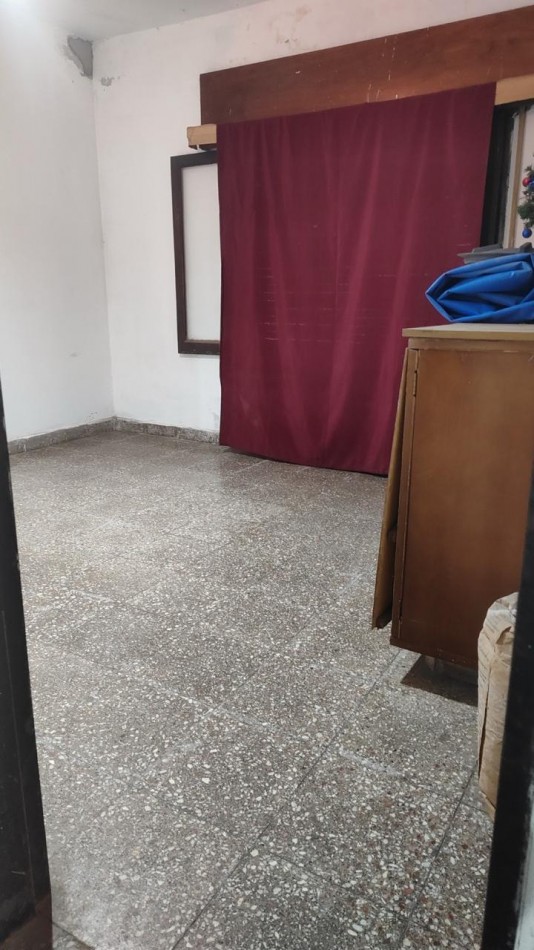 CASA EN VENTA A RECICLAR. 2 DORM. B° MARIANO MORENO. C/ESCRITURA!!!