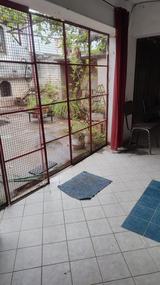 CASA EN VENTA A RECICLAR. 2 DORM. B° MARIANO MORENO. C/ESCRITURA!!!