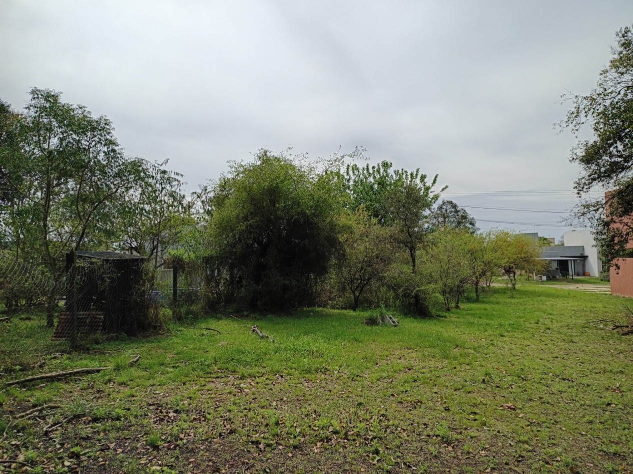 VENDO LOTE 400 M2 VILLA CATALINA - ESCRITURA Y OBRA DE GAS PAGADA