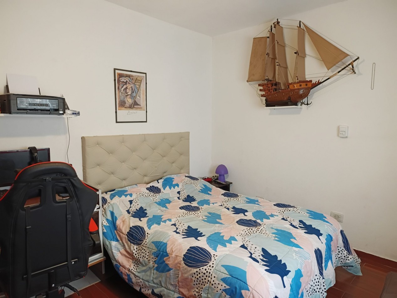 VENDO CASA 2 DOR. VILLA CATALINA. ESCRITURA Y OBRA DE GAS PAGADA.