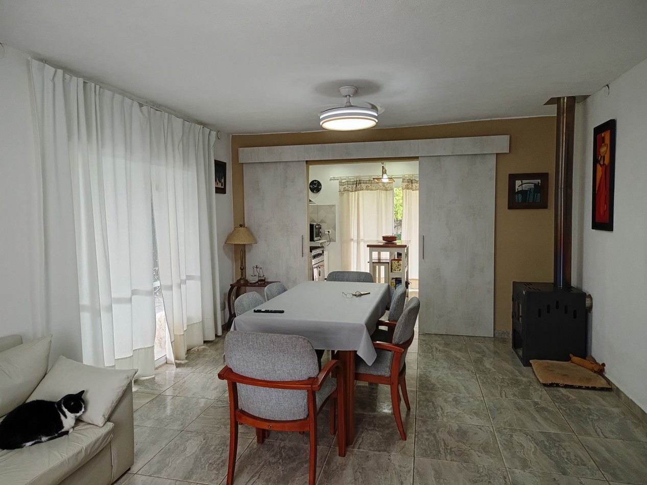 VENDO CASA 2 DOR. VILLA CATALINA. ESCRITURA Y OBRA DE GAS PAGADA.