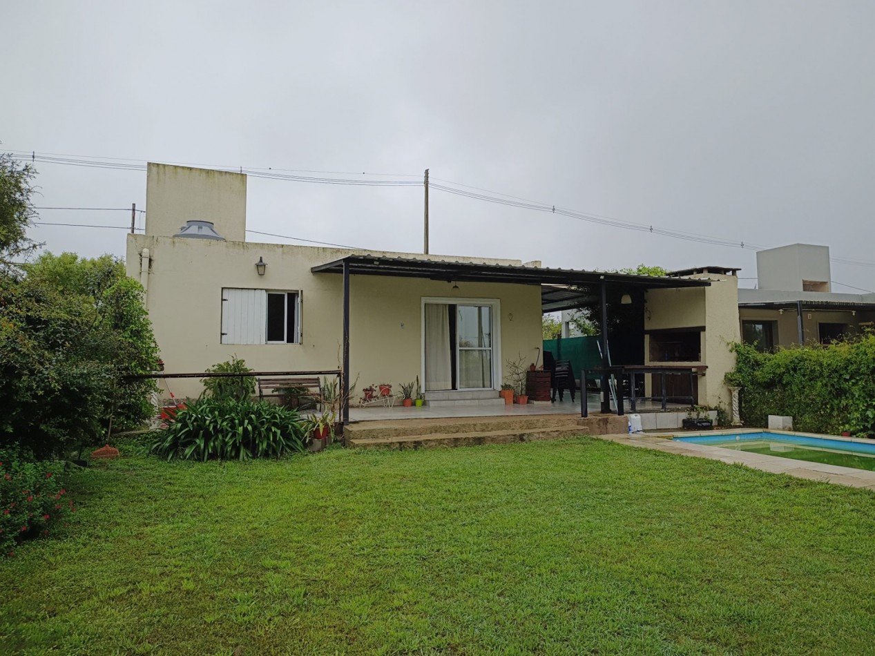 VENDO CASA 2 DOR. VILLA CATALINA. ESCRITURA Y OBRA DE GAS PAGADA.