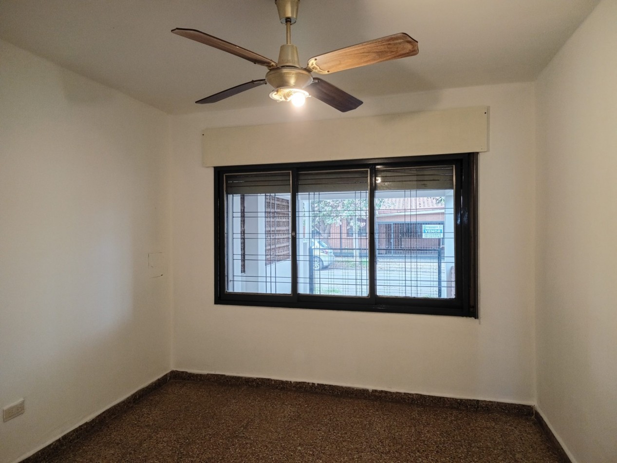 VENDO CASA 2 DORM. B° VILLA MARTA. ESCRITURA