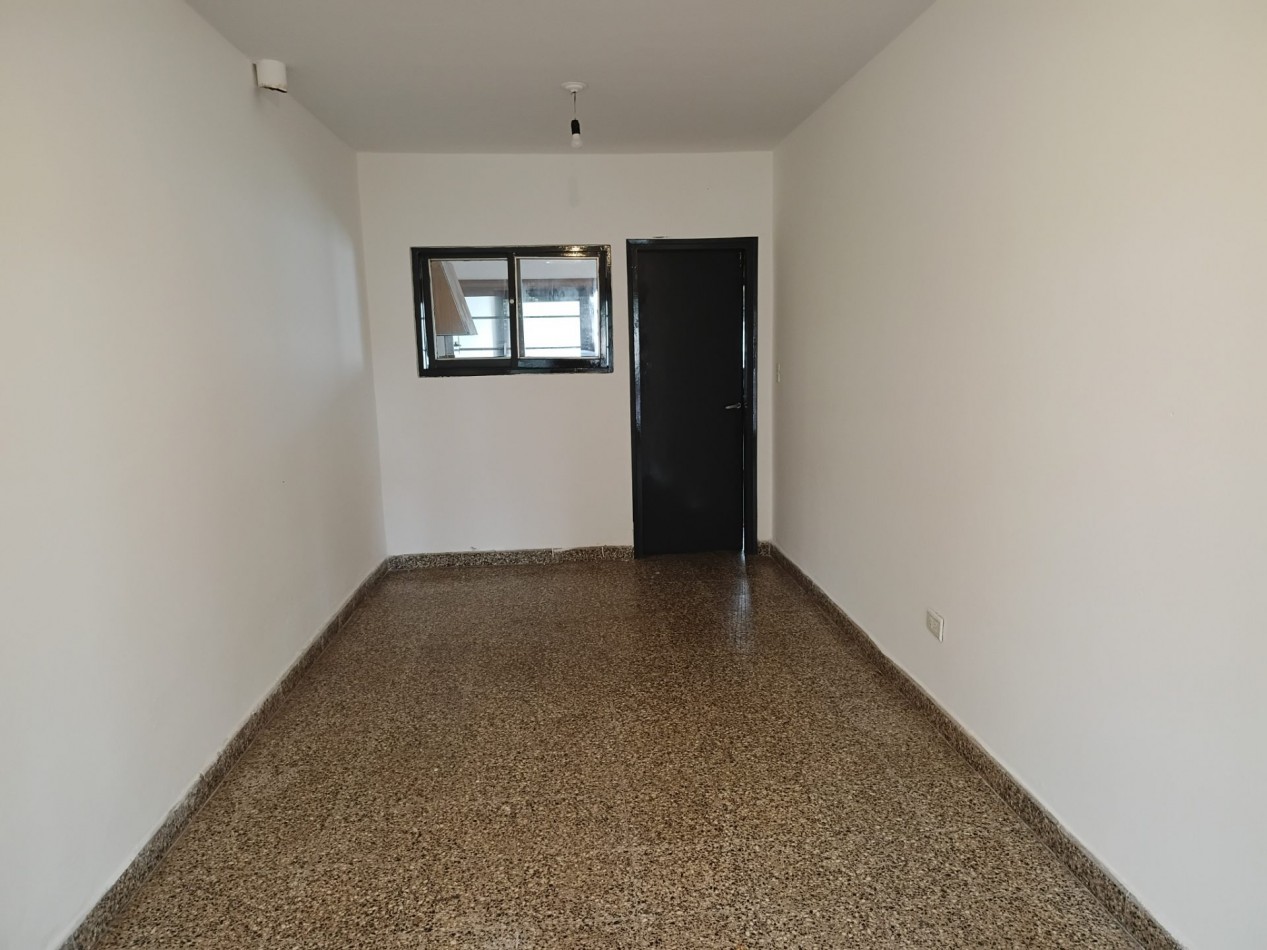 VENDO CASA 2 DORM. B° VILLA MARTA. ESCRITURA