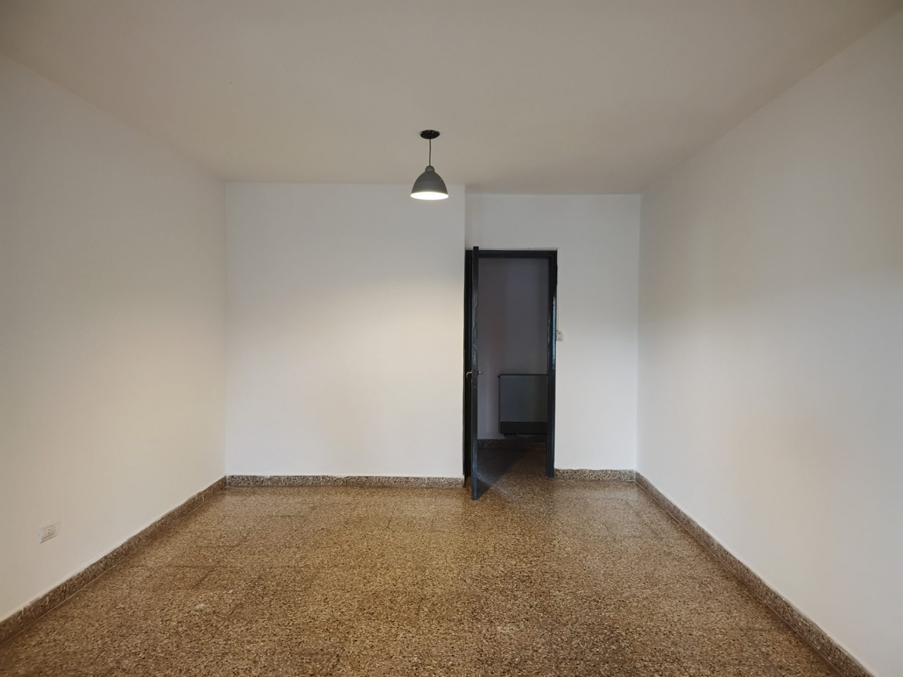 VENDO CASA 2 DORM. B° VILLA MARTA. ESCRITURA