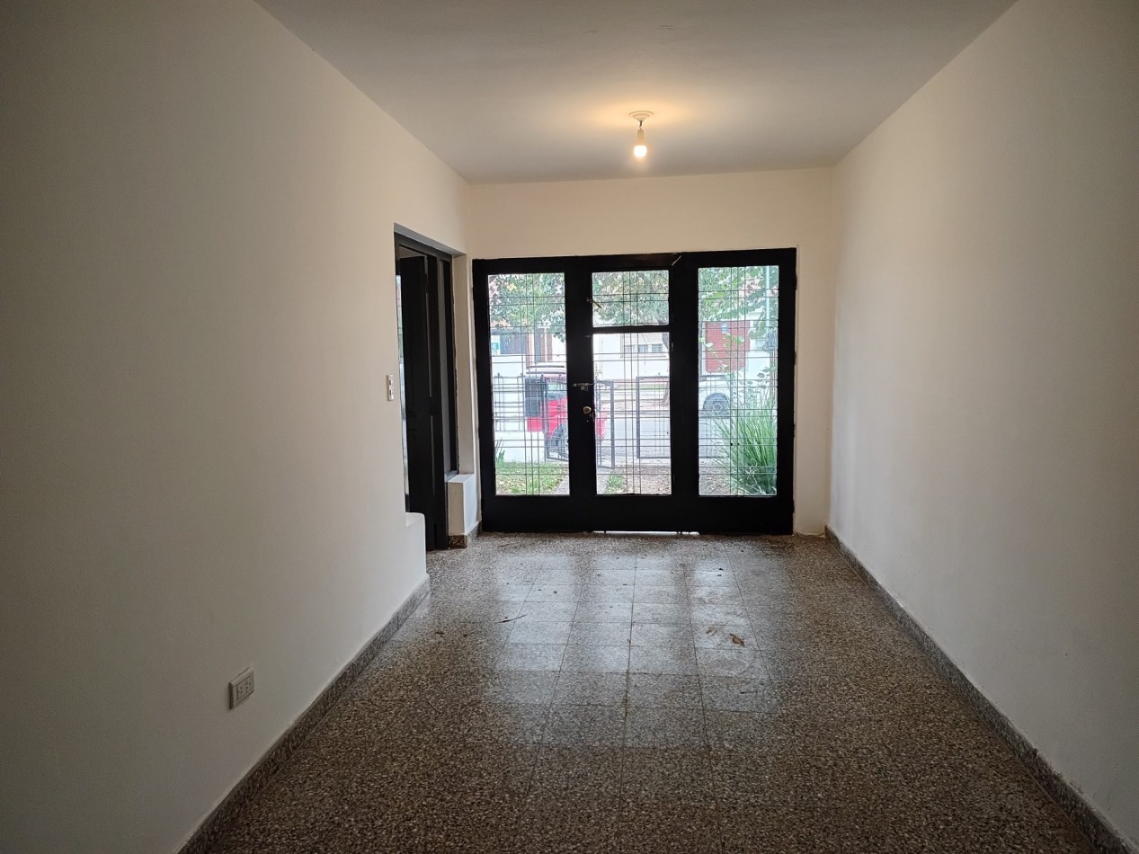 VENDO CASA 2 DORM. B° VILLA MARTA. ESCRITURA