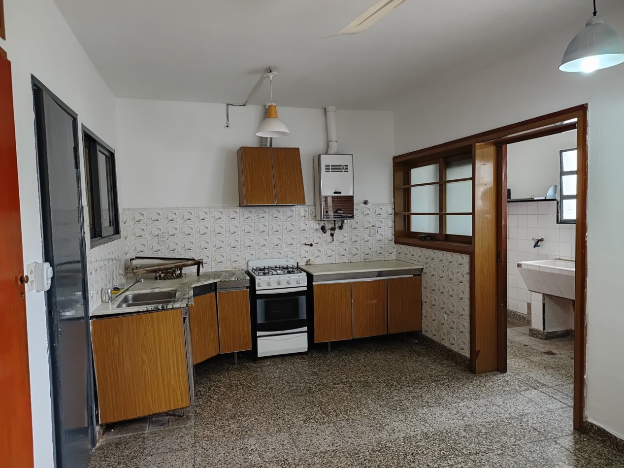 VENDO CASA 2 DORM. B° VILLA MARTA. ESCRITURA