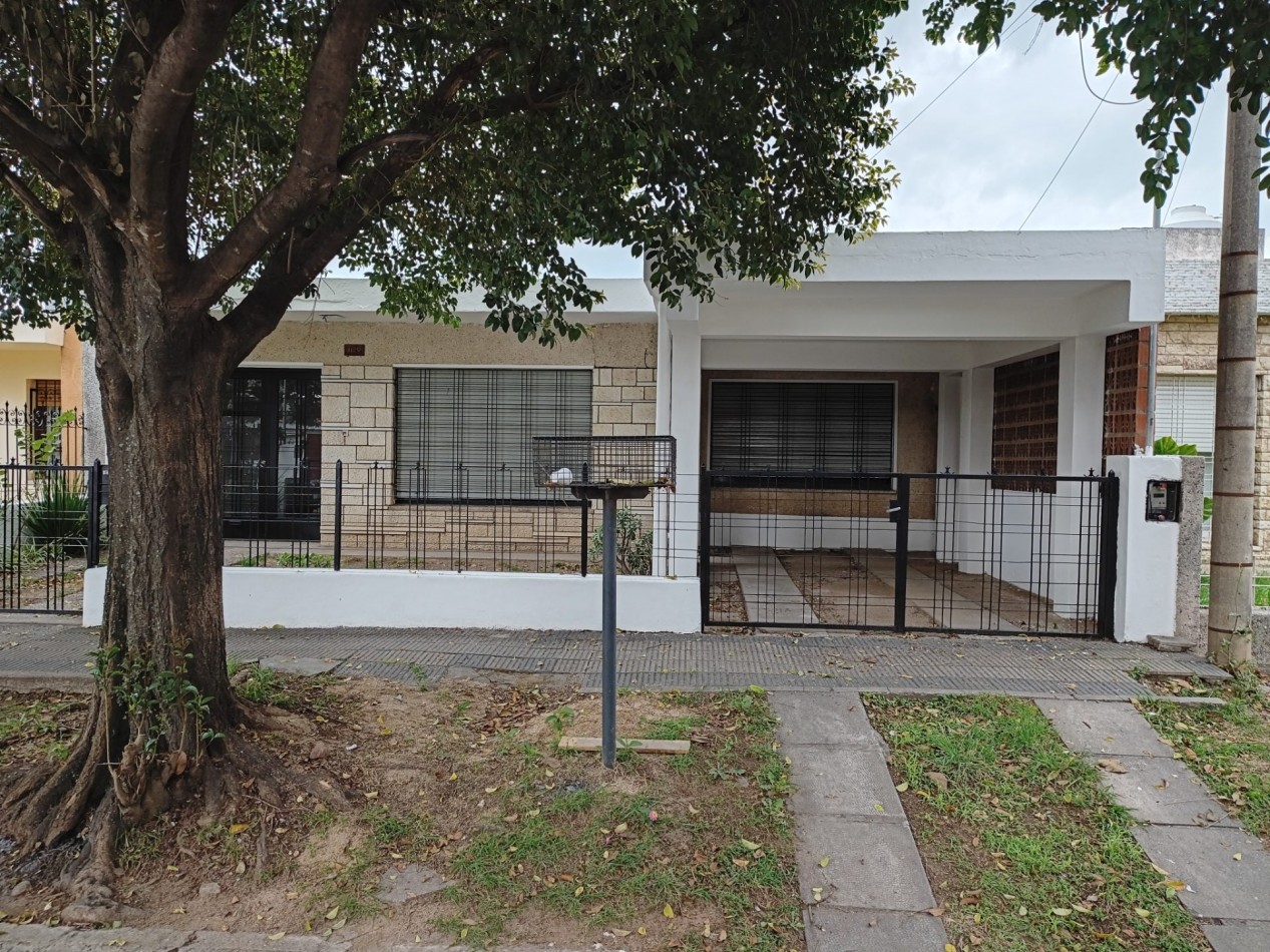 VENDO CASA 2 DORM. B° VILLA MARTA. ESCRITURA