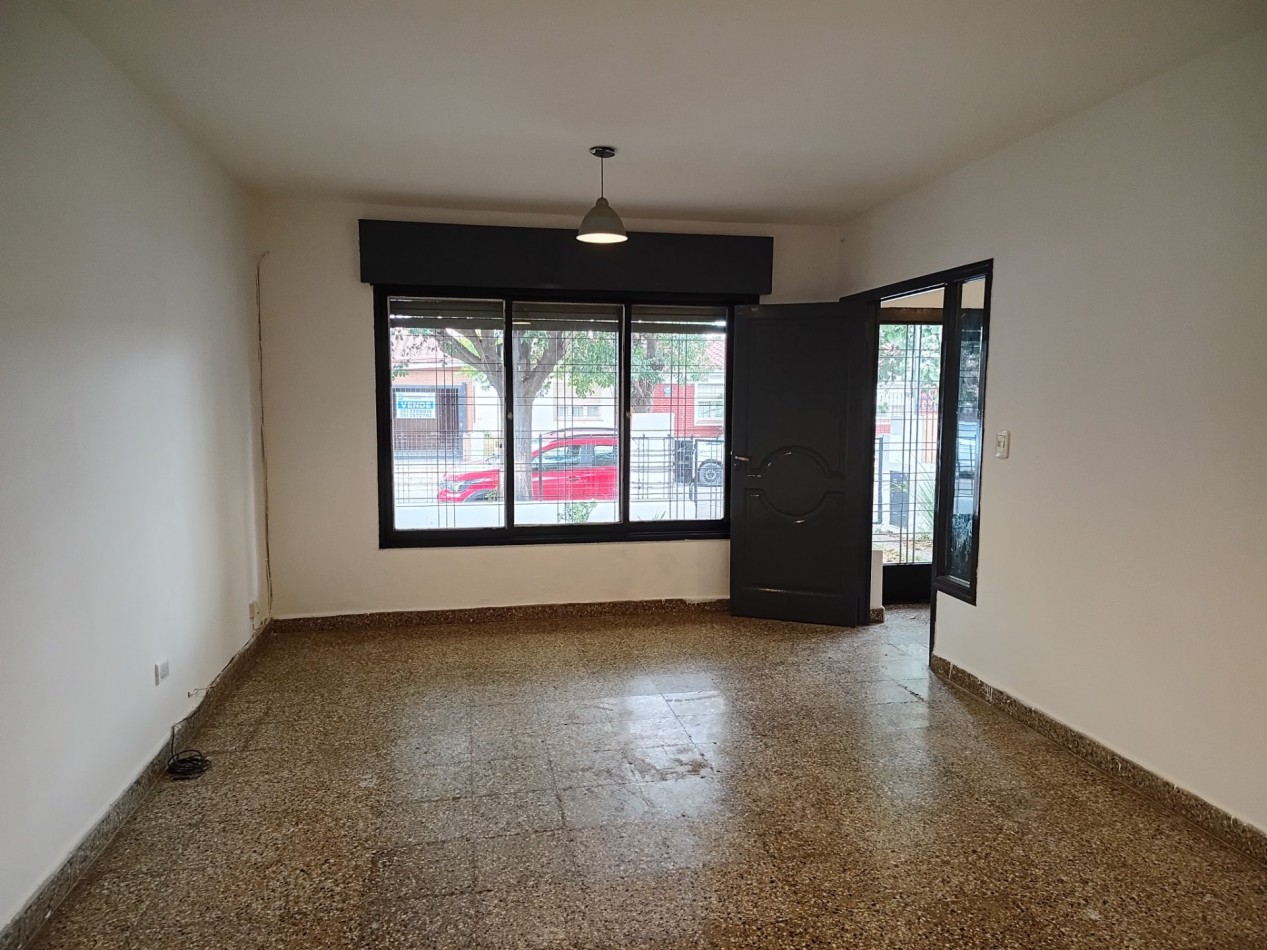 VENDO CASA 2 DORM. B° VILLA MARTA. ESCRITURA