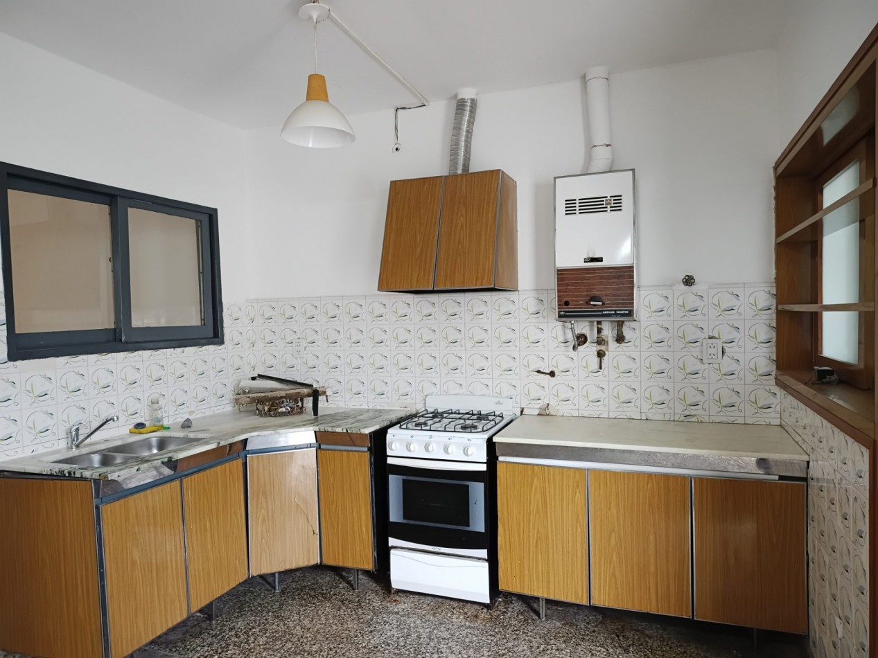 VENDO CASA 2 DORM. B° VILLA MARTA. ESCRITURA