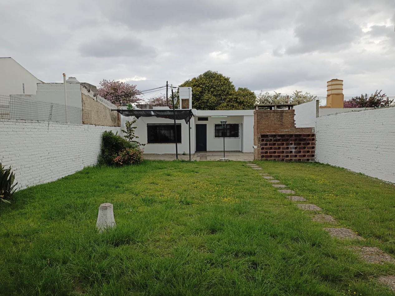 VENDO CASA 2 DORM. B° VILLA MARTA. ESCRITURA