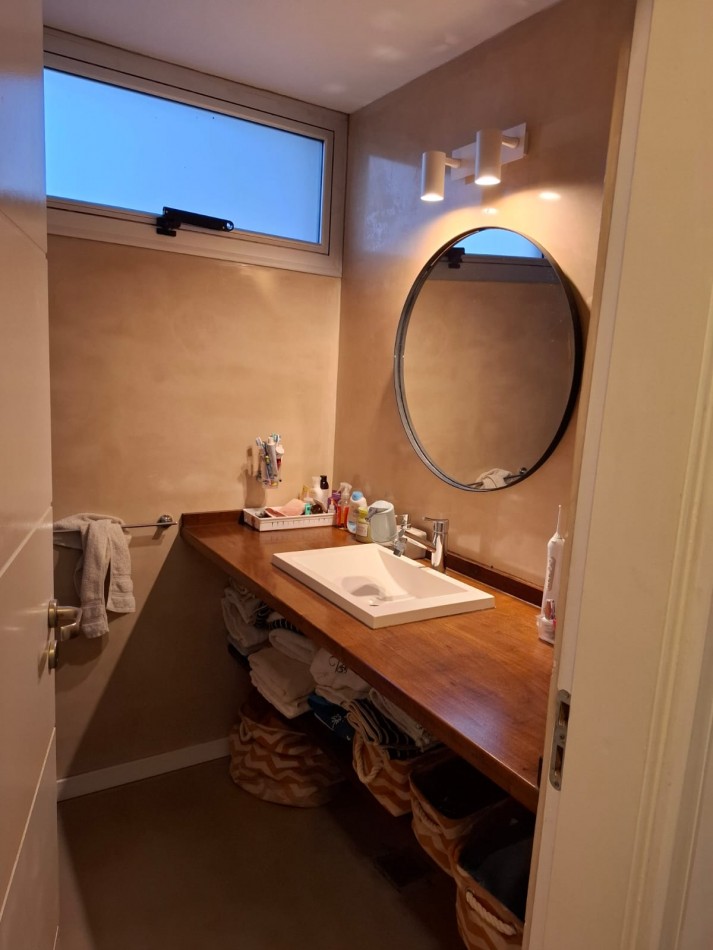 VENDO MODERNA CASA 2 DORM. + PILETA Y QUINCHO B° BELA VISTA. APTO CREDITO