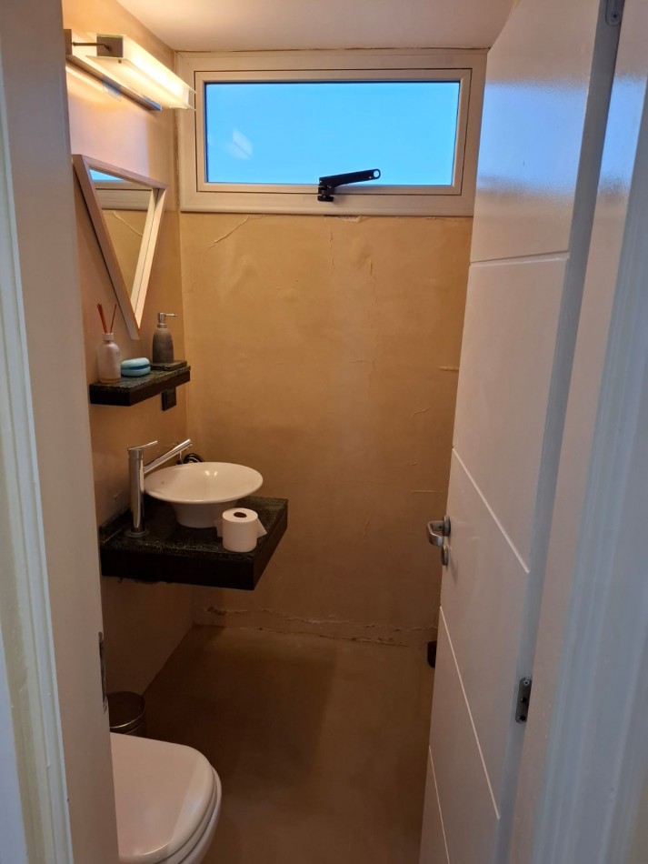 VENDO MODERNA CASA 2 DORM. + PILETA Y QUINCHO B° BELA VISTA. APTO CREDITO
