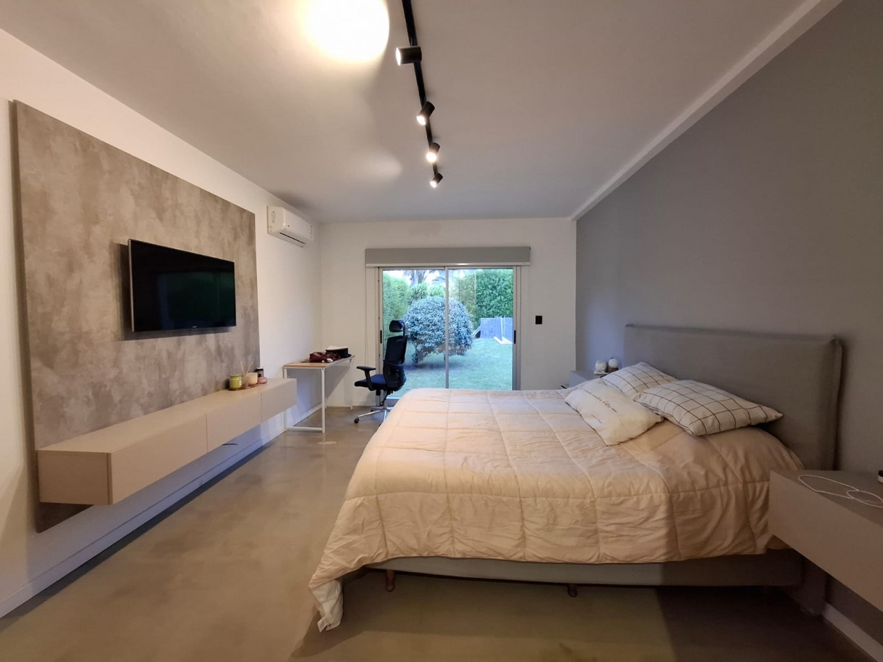 VENDO MODERNA CASA 2 DORM. + PILETA Y QUINCHO B° BELA VISTA. APTO CREDITO