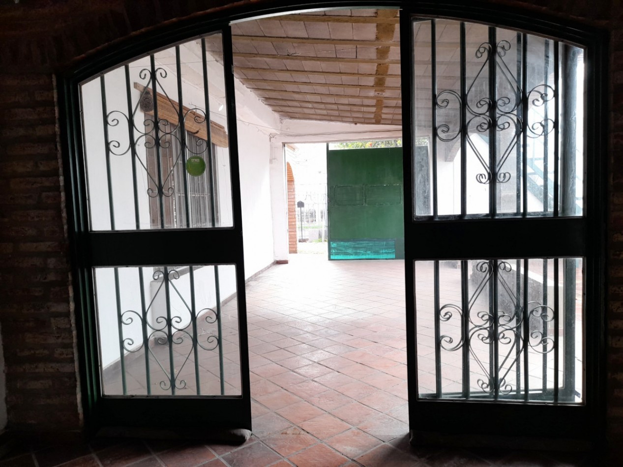 Casa en Alquiler. 2 Dormitorios c/Local B° Marques de Sobremonte