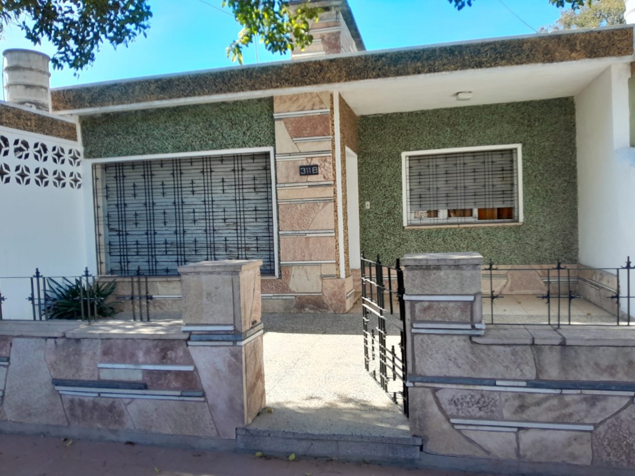 VENDO CASA 3 DORM. B° SARGENTO CABRAL. RECIBO VEHICULOS. APTO CREDITO!!!