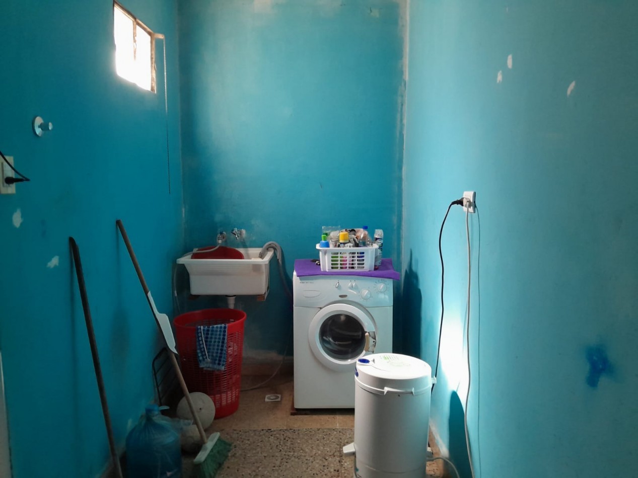 VENDO CASA 3 DORM. B° SARGENTO CABRAL. RECIBO VEHICULOS. APTO CREDITO!!!