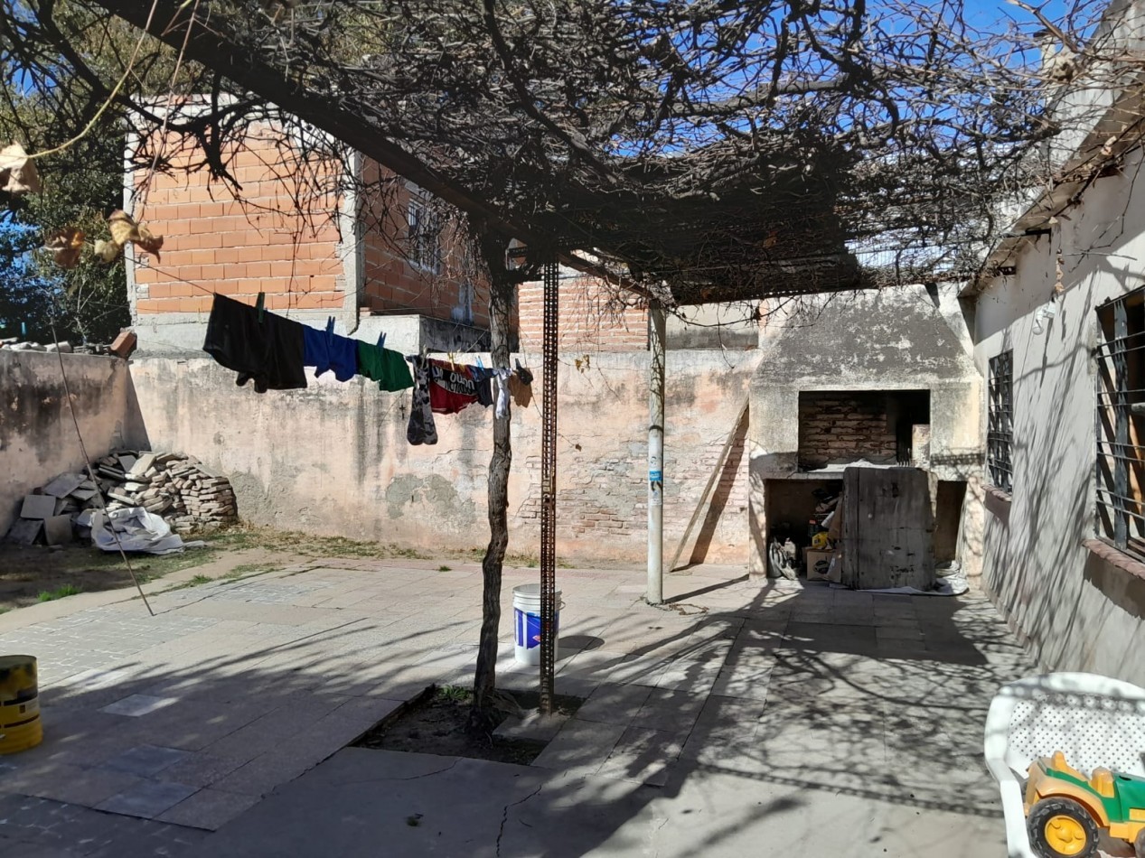 VENDO CASA 3 DORM. B° SARGENTO CABRAL. RECIBO VEHICULOS. APTO CREDITO!!!