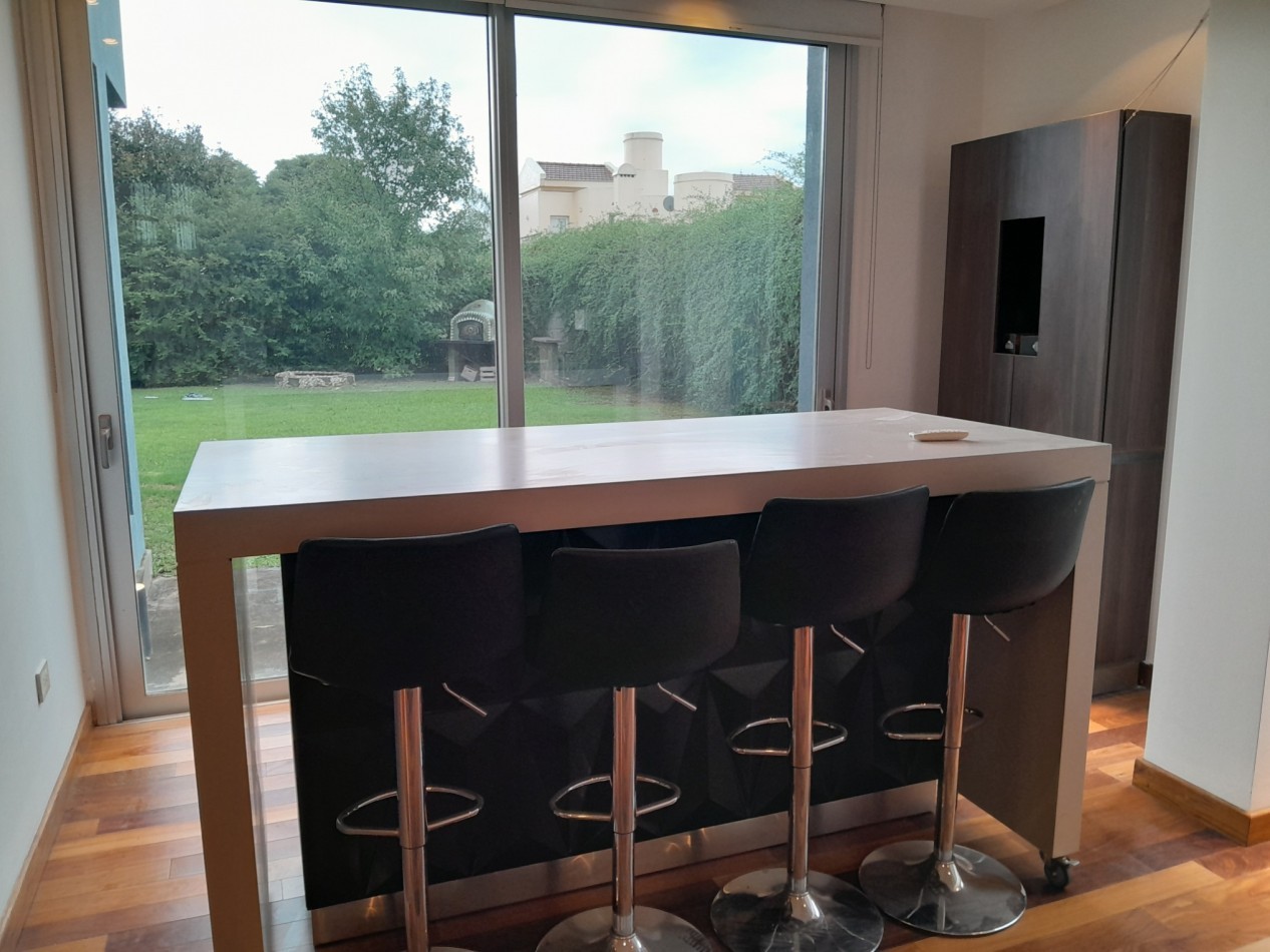 VENDO MODERNA CASA DE 3 DORMITORIOS SAN ISIDRO COUNTRY