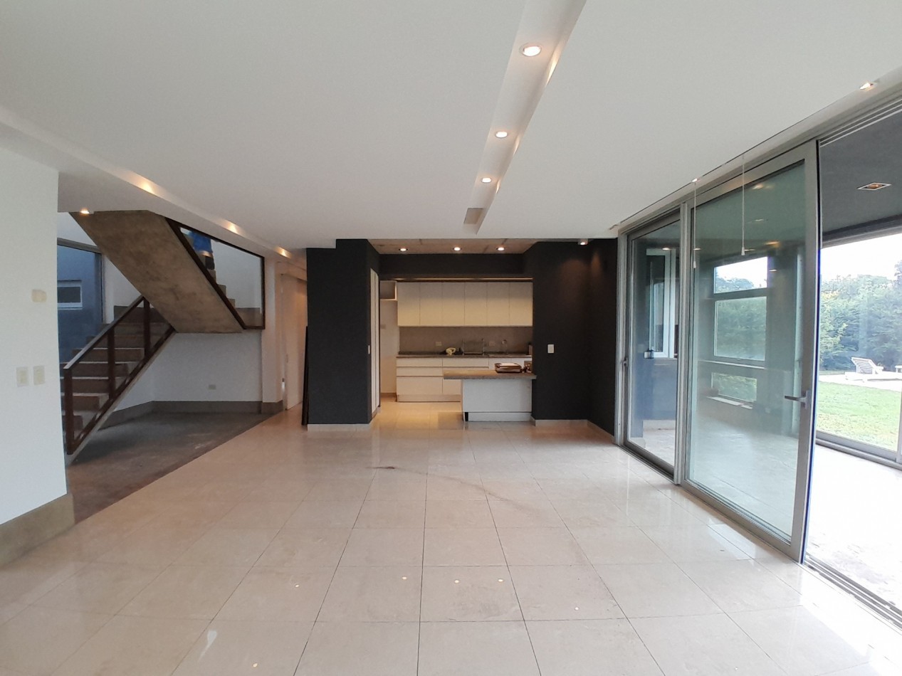 VENDO MODERNA CASA DE 3 DORMITORIOS SAN ISIDRO COUNTRY