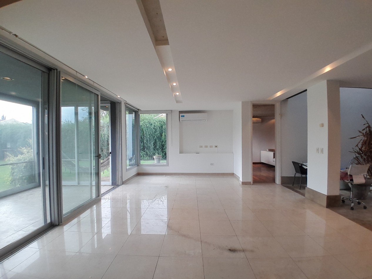 VENDO MODERNA CASA DE 3 DORMITORIOS SAN ISIDRO COUNTRY