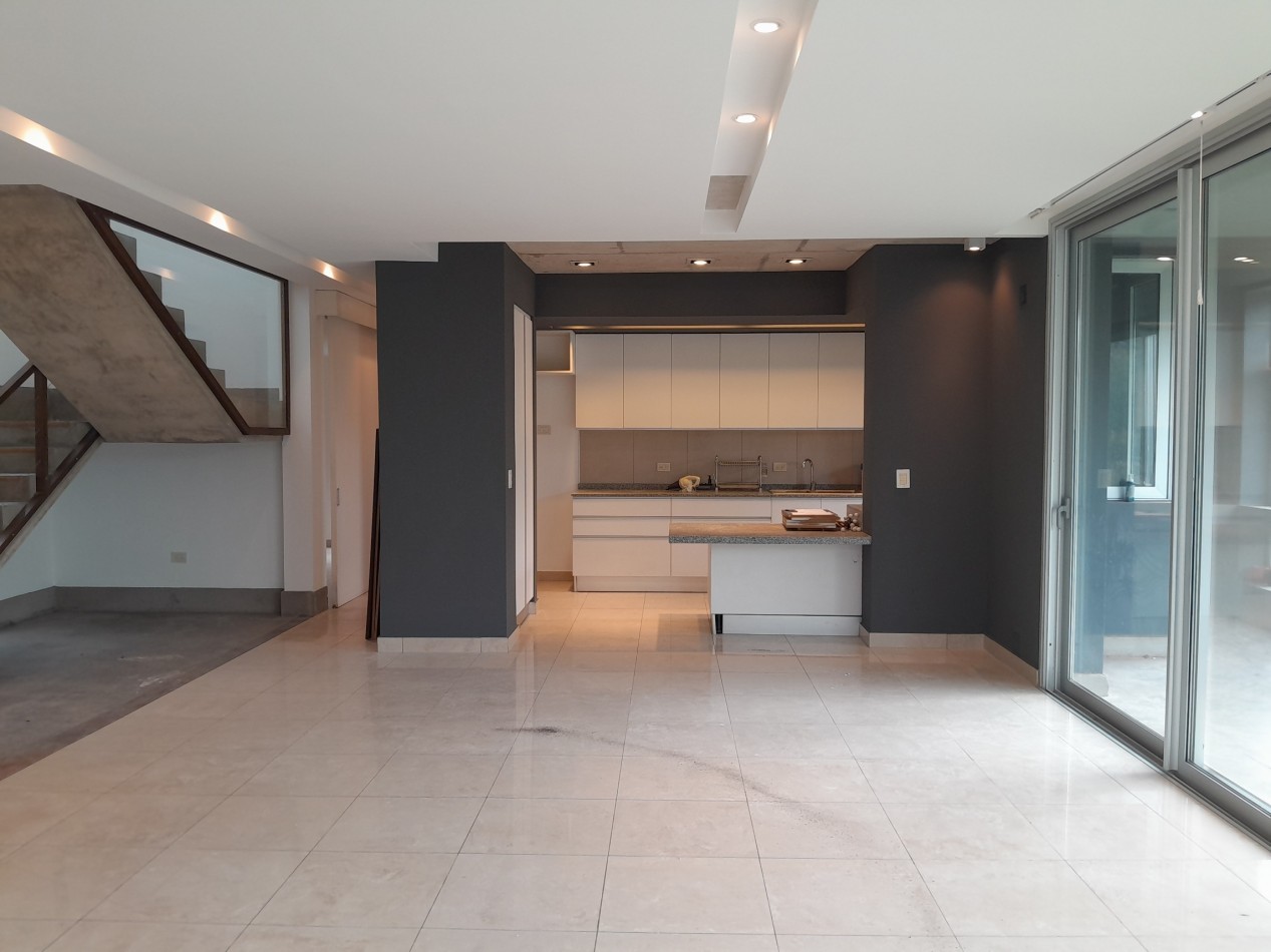 VENDO MODERNA CASA DE 3 DORMITORIOS SAN ISIDRO COUNTRY