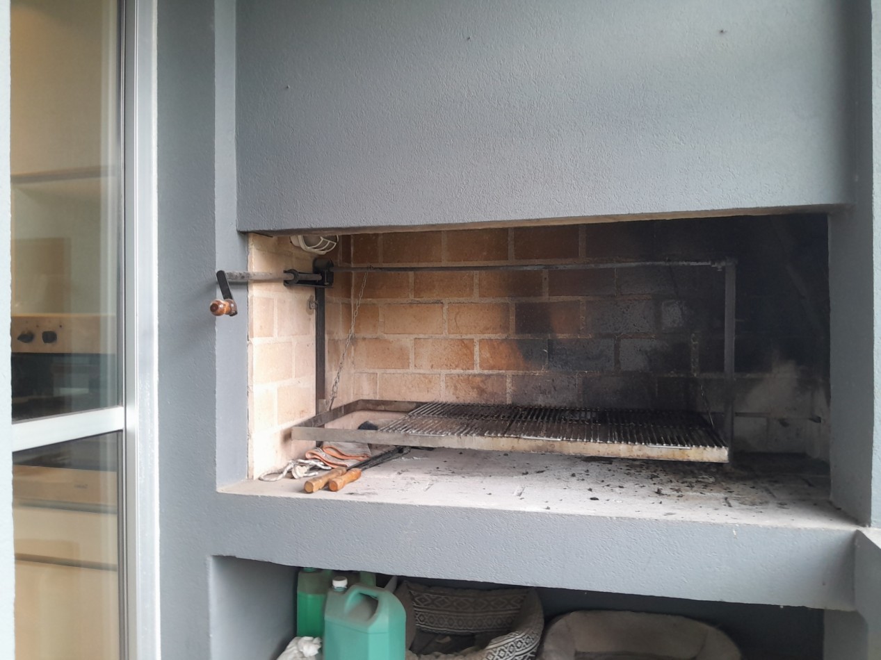 VENDO MODERNA CASA DE 3 DORMITORIOS SAN ISIDRO COUNTRY