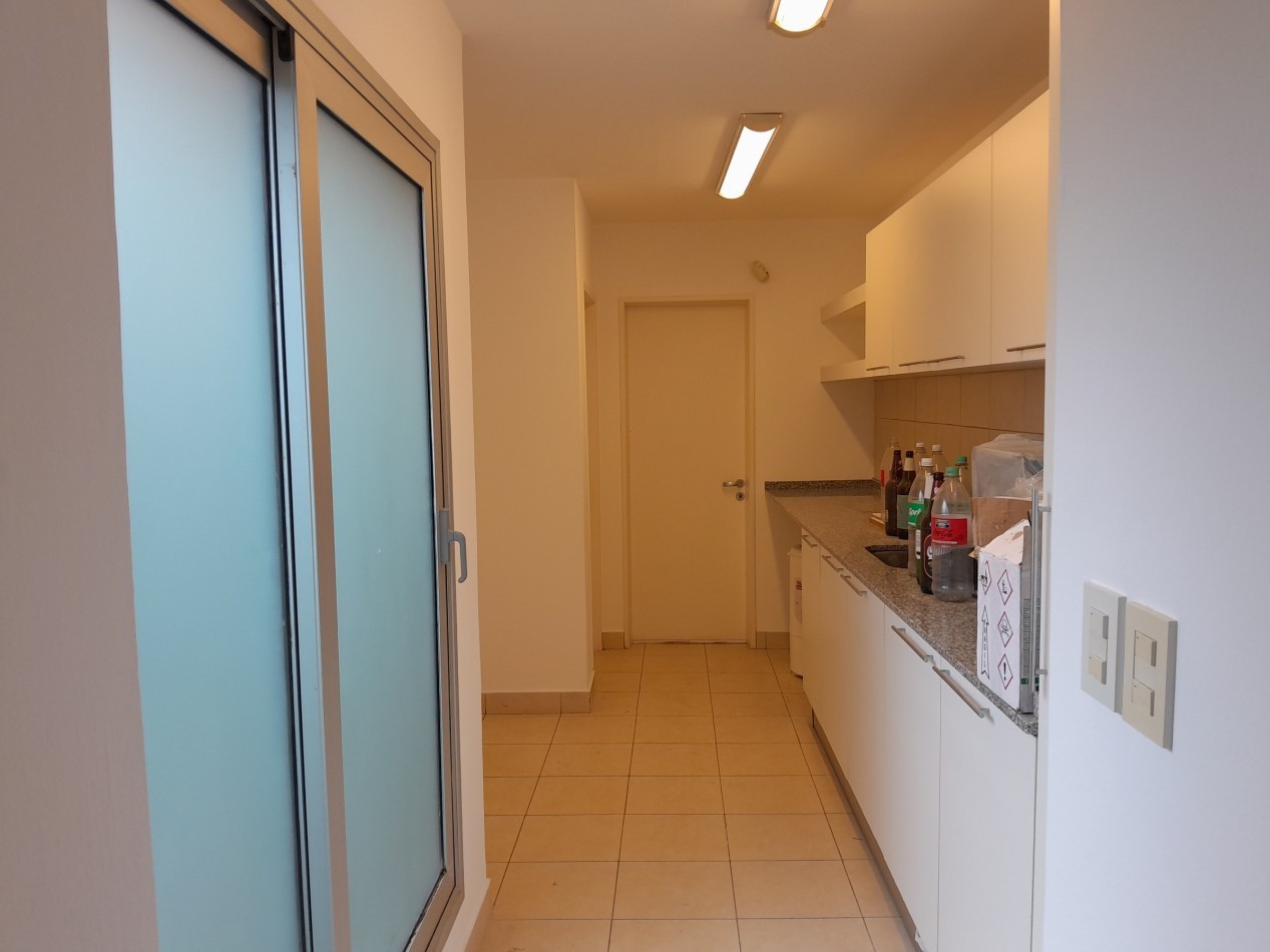 VENDO MODERNA CASA DE 3 DORMITORIOS SAN ISIDRO COUNTRY