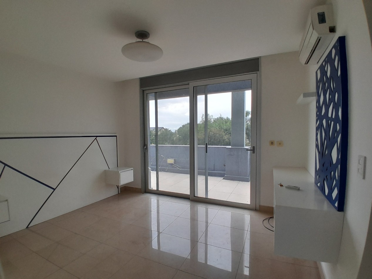 VENDO MODERNA CASA DE 3 DORMITORIOS SAN ISIDRO COUNTRY