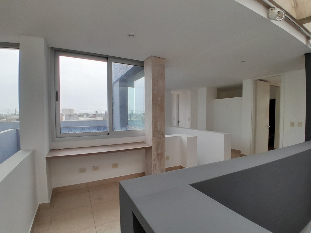 VENDO MODERNA CASA DE 3 DORMITORIOS SAN ISIDRO COUNTRY