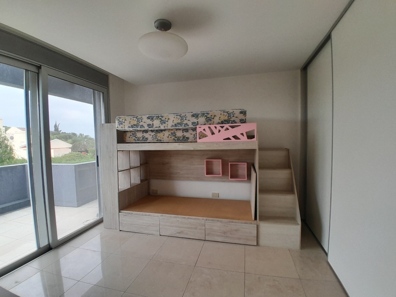 VENDO MODERNA CASA DE 3 DORMITORIOS SAN ISIDRO COUNTRY