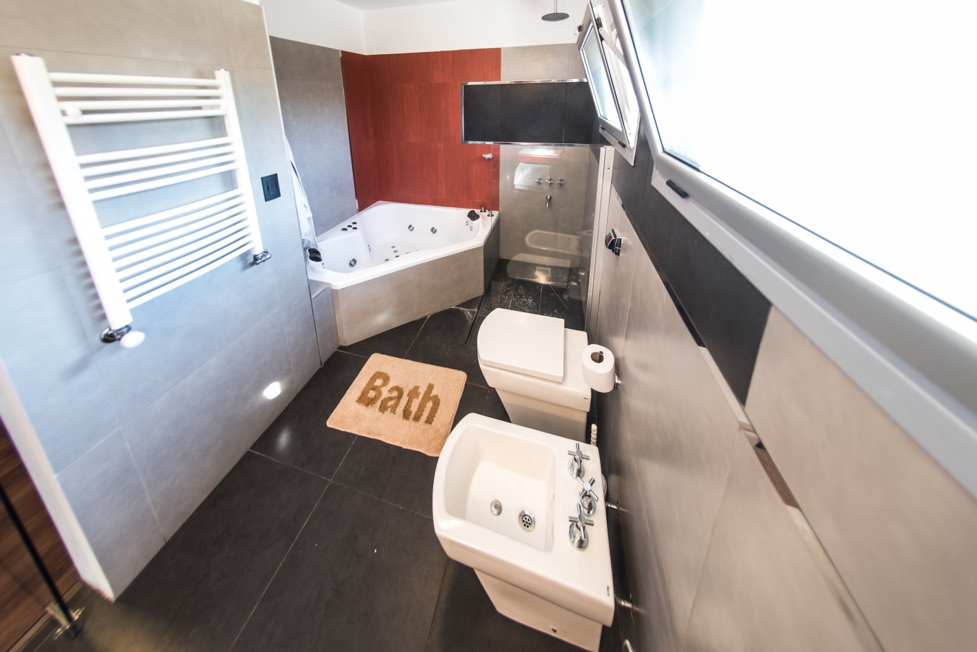 Alquiler Casa de 3 dorm. Semi-Amoblada en Country Tierralta - Barrancas del Sol Este