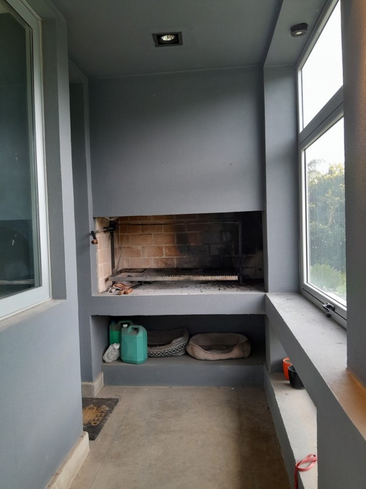 VENDO MODERNA CASA DE 3 DORMITORIOS SAN ISIDRO COUNTRY