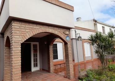Casa en Venta. 2 Dormitorios c/Local B° Marques de Sobremonte