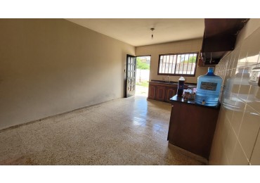 CASA EN VENTA 4 DORM.B LOS GIGANTES. C/ESCRITURA!